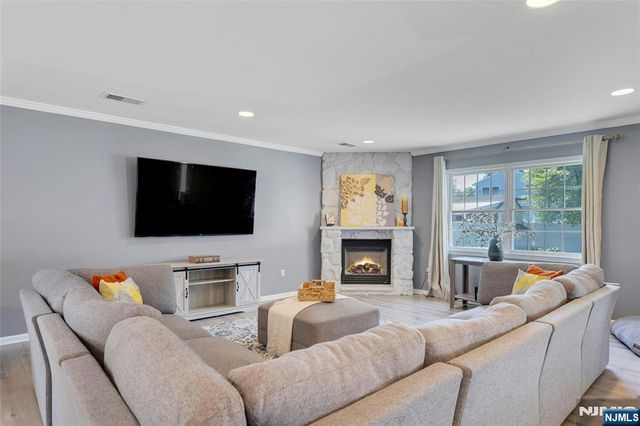 69 Thiem Avenue, Rochelle Park, NJ 07662
