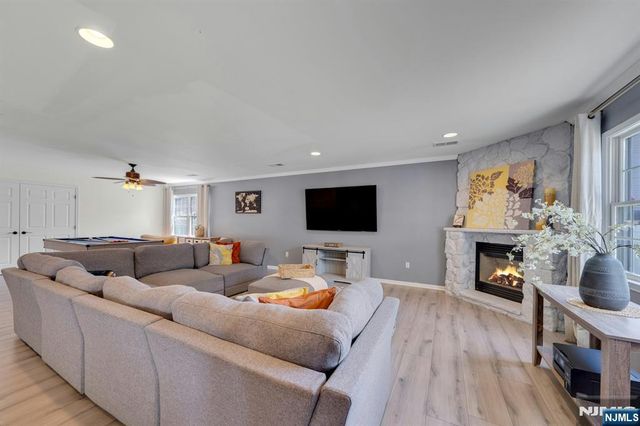 69 Thiem Avenue, Rochelle Park, NJ 07662