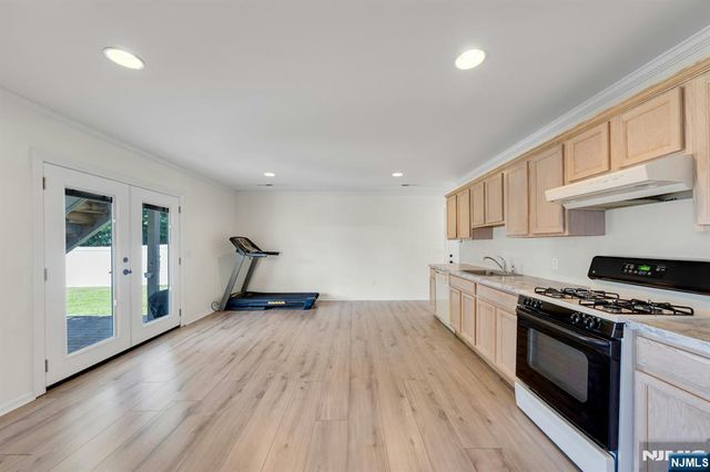 69 Thiem Avenue, Rochelle Park, NJ 07662