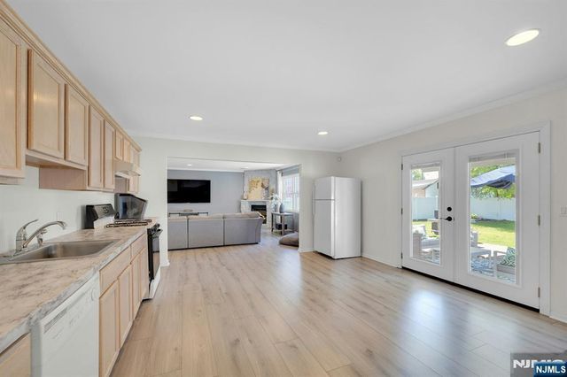 69 Thiem Avenue, Rochelle Park, NJ 07662