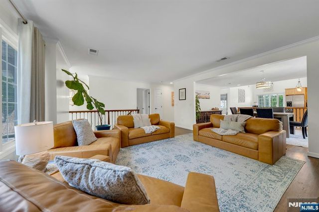 69 Thiem Avenue, Rochelle Park, NJ 07662