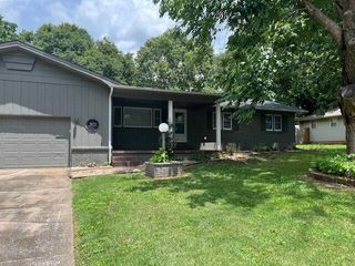 1211 West Westview Street, Springfield, MO 65807
