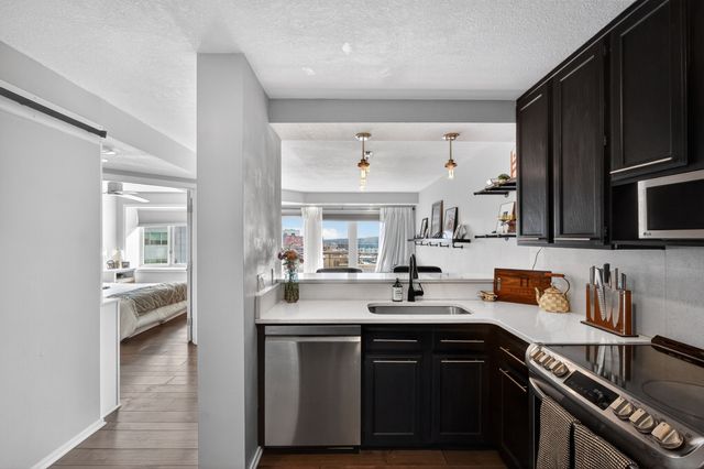 300 Walnut Street 604, Des Moines, IA 50309