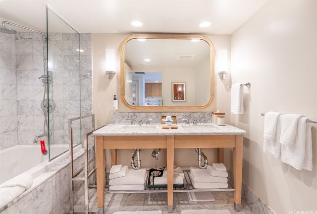 223 Saratoga Road 1421, Honolulu, HI 96815