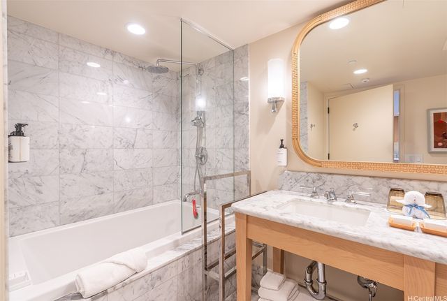 223 Saratoga Road 1421, Honolulu, HI 96815