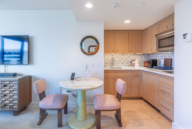 223 Saratoga Road 1421, Honolulu, HI 96815