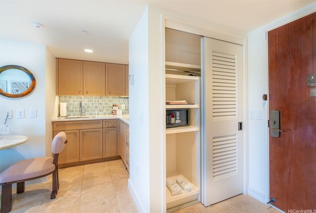 223 Saratoga Road 1421, Honolulu, HI 96815