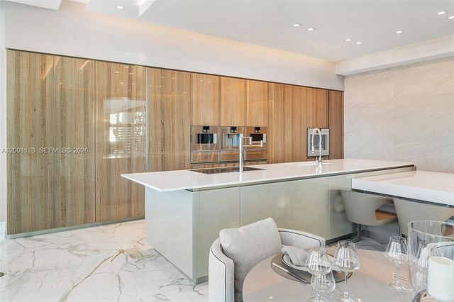 17475 Collins Avenue PH3201, Sunny Isles Beach, FL 33160