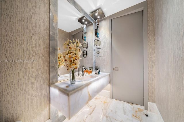 17475 Collins Avenue PH3201, Sunny Isles Beach, FL 33160