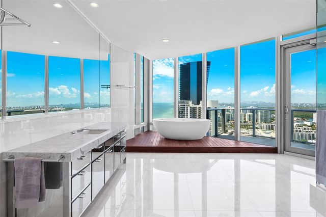 17475 Collins Avenue PH3201, Sunny Isles Beach, FL 33160