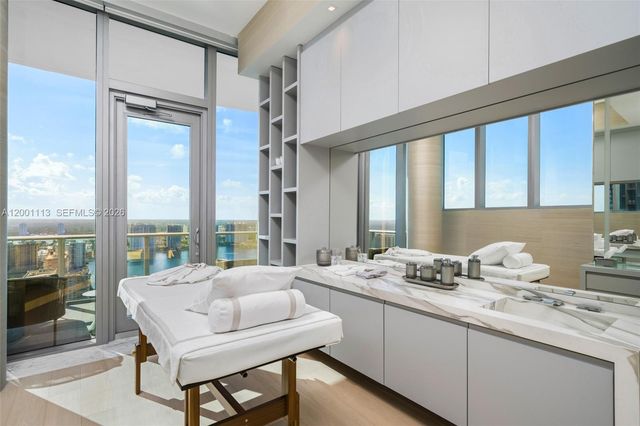 17475 Collins Avenue PH3201, Sunny Isles Beach, FL 33160