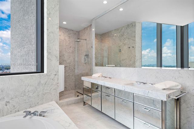 17475 Collins Avenue PH3201, Sunny Isles Beach, FL 33160