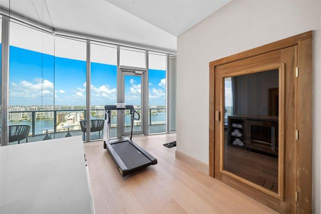 17475 Collins Avenue PH3201, Sunny Isles Beach, FL 33160