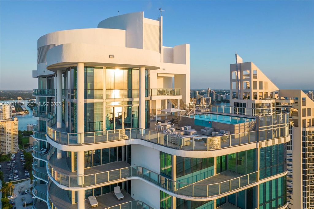 17475 Collins Avenue PH3201, Sunny Isles Beach, FL 33160