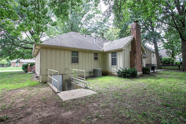 1010 SE 4th Terrace, Lee's Summit, MO 64063