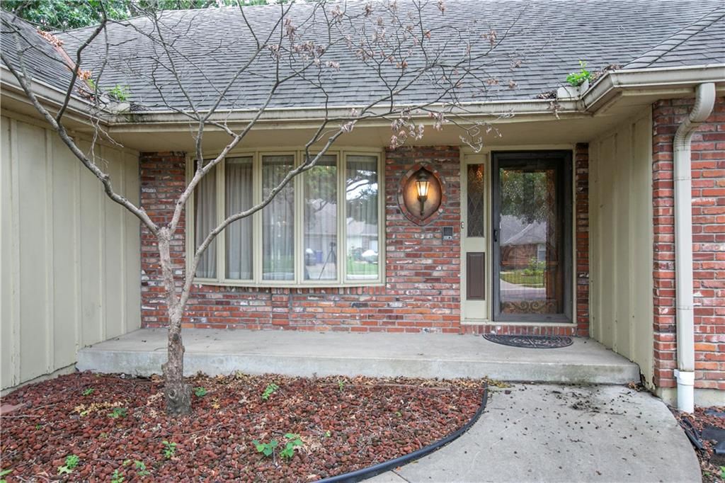 1010 SE 4th Terrace, Lee's Summit, MO 64063