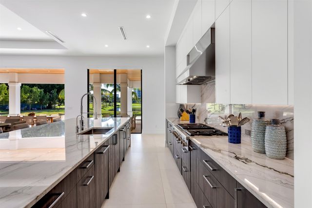 2719 Embassy Drive, West Palm Beach, FL 33401