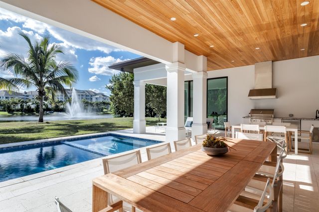 2719 Embassy Drive, West Palm Beach, FL 33401