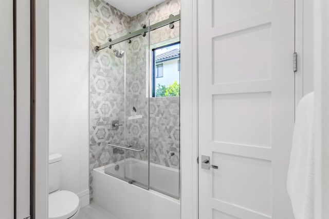 2719 Embassy Drive, West Palm Beach, FL 33401