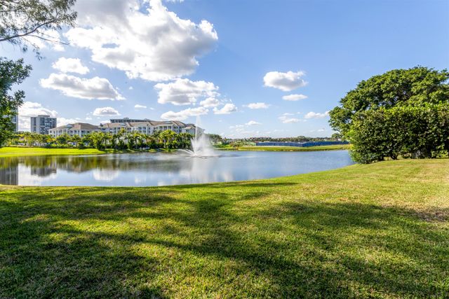 2719 Embassy Drive, West Palm Beach, FL 33401