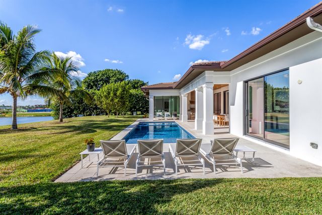 2719 Embassy Drive, West Palm Beach, FL 33401