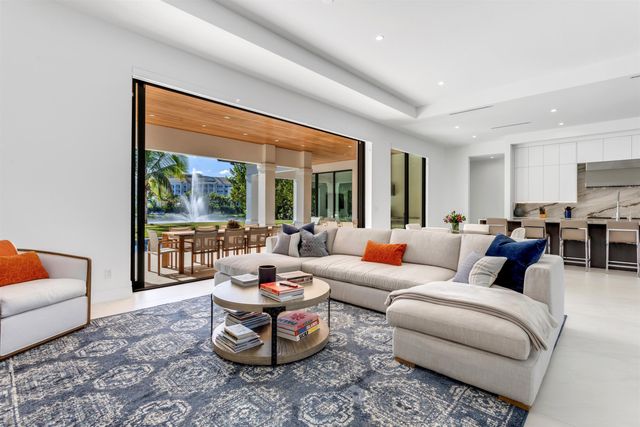 2719 Embassy Drive, West Palm Beach, FL 33401