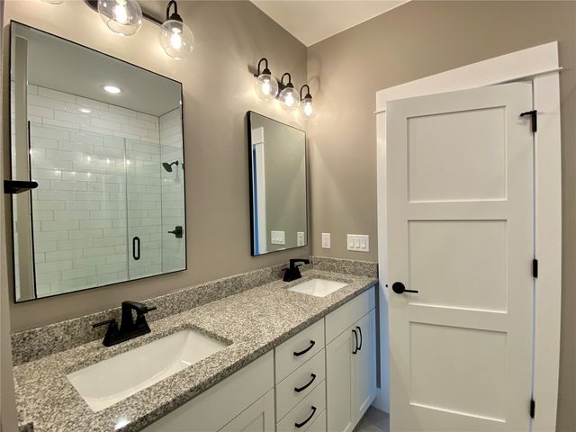 40 S Seven Oaks Road, North Liberty, IA 52317