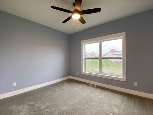 40 S Seven Oaks Road, North Liberty, IA 52317