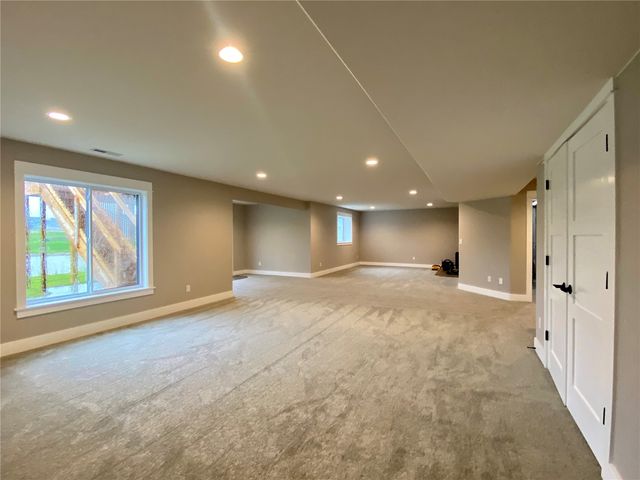 40 S Seven Oaks Road, North Liberty, IA 52317