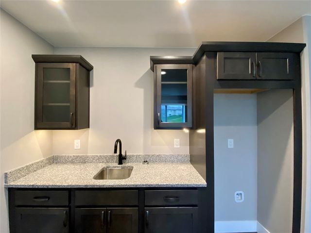 40 S Seven Oaks Road, North Liberty, IA 52317