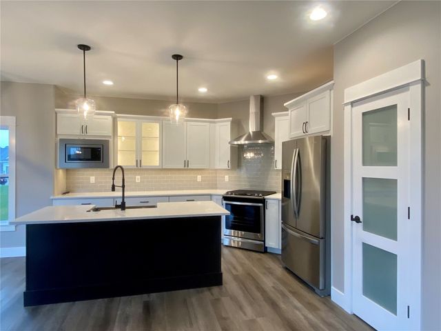 40 S Seven Oaks Road, North Liberty, IA 52317