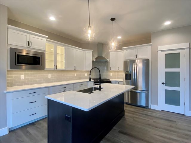 40 S Seven Oaks Road, North Liberty, IA 52317