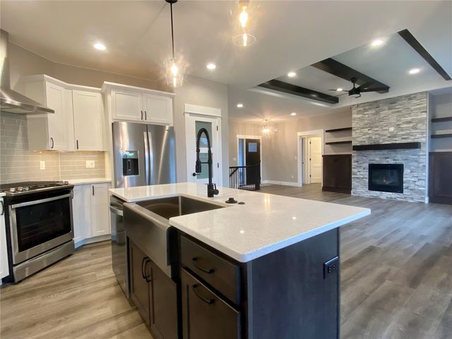 40 S Seven Oaks Road, North Liberty, IA 52317