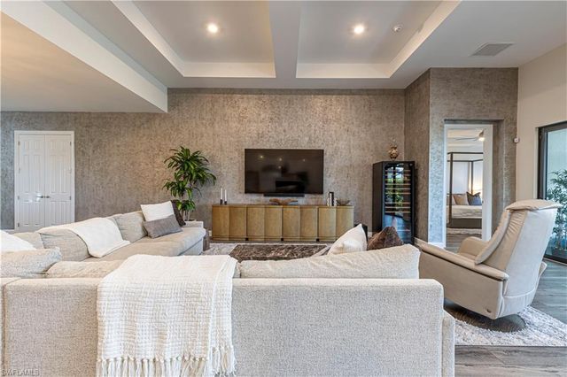 9588 Curlew DR S, Naples, FL 34120