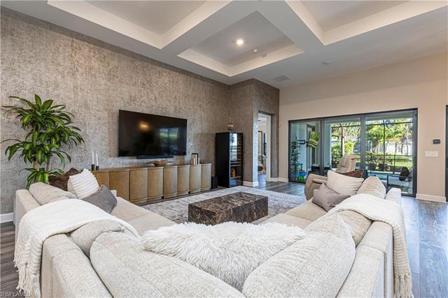 9588 Curlew DR S, Naples, FL 34120