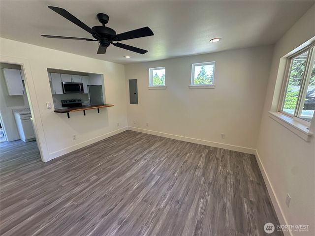 7041 E Washington Street, Port Orchard, WA 98366