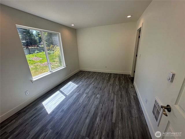 7041 E Washington Street, Port Orchard, WA 98366