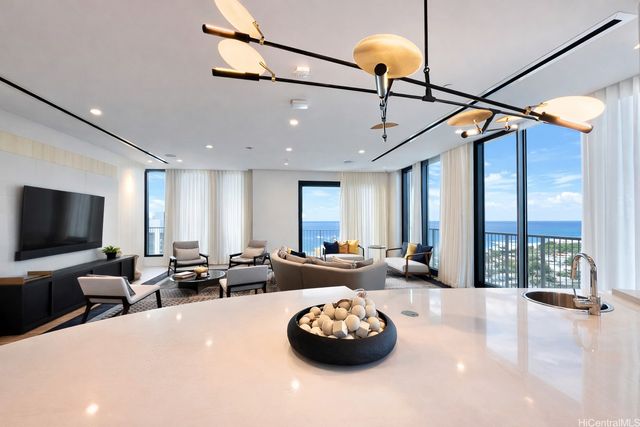 987 Queen Street 1316, Honolulu, HI 96814