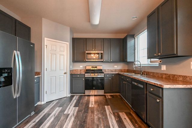 105 Station Park Circle, Grayslake, IL 60030