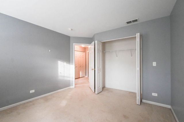 105 Station Park Circle, Grayslake, IL 60030