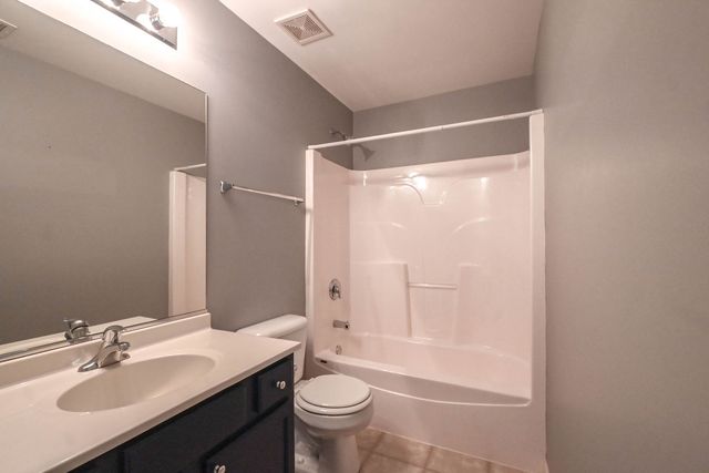 105 Station Park Circle, Grayslake, IL 60030