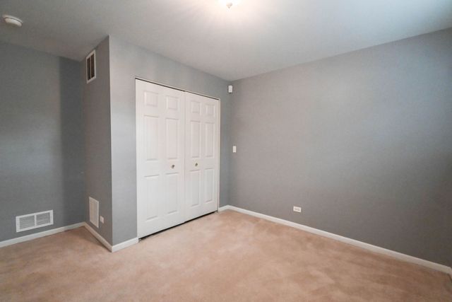 105 Station Park Circle, Grayslake, IL 60030