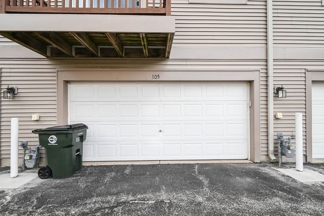 105 Station Park Circle, Grayslake, IL 60030