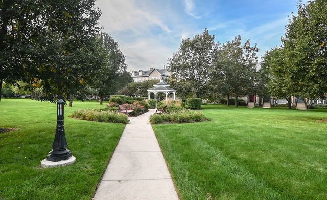 105 Station Park Circle, Grayslake, IL 60030