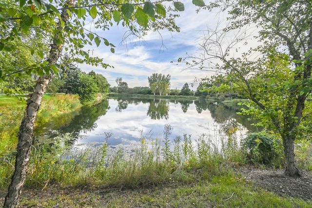 105 Station Park Circle, Grayslake, IL 60030