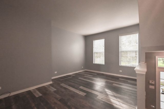 105 Station Park Circle, Grayslake, IL 60030