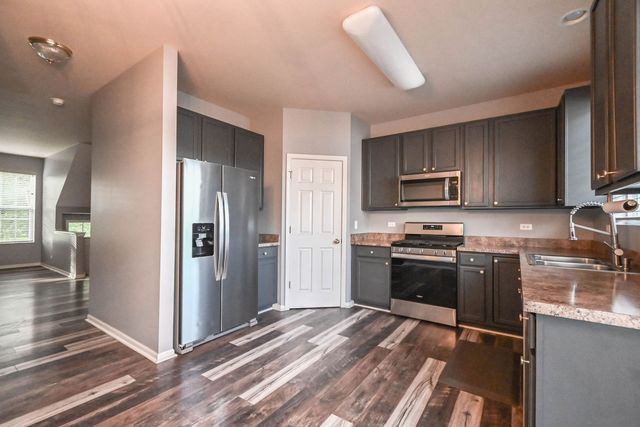 105 Station Park Circle, Grayslake, IL 60030