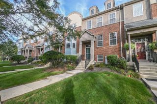 105 Station Park Circle, Grayslake, IL 60030