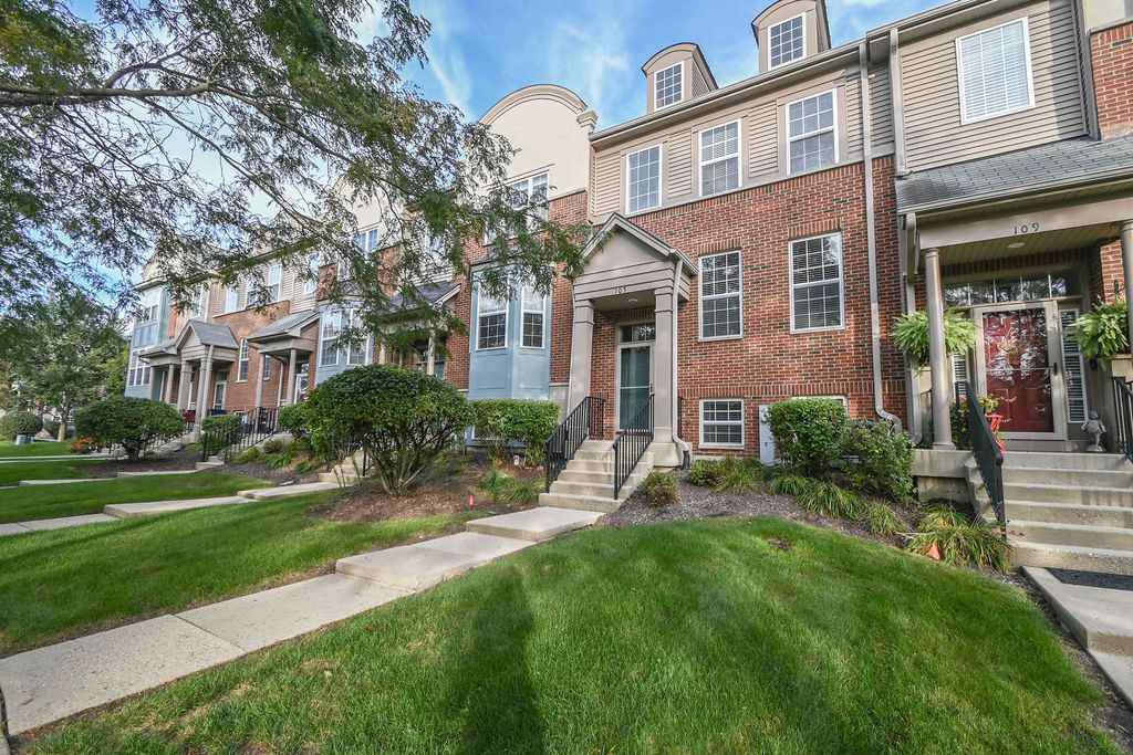 105 Station Park Circle, Grayslake, IL 60030