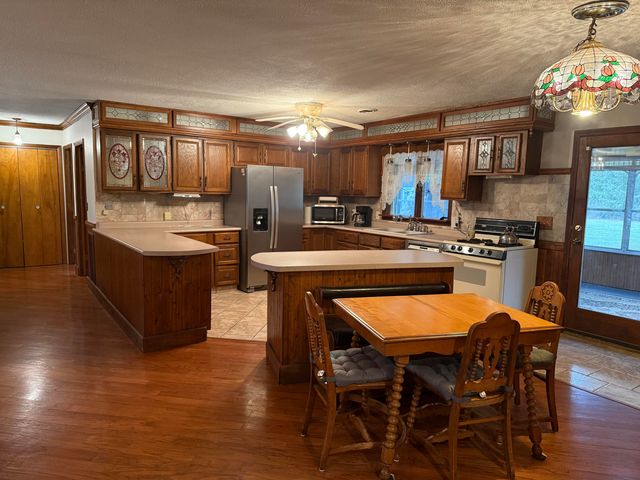368 S 600 W, Hebron, IN 46341